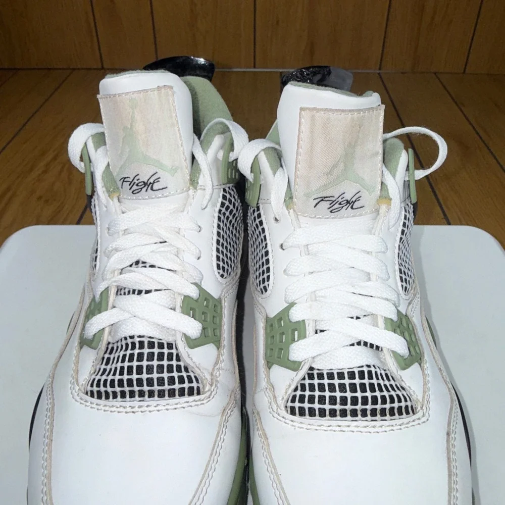Air Jordan 4 Retro Seafoam Oil Green White Black AQ9129-103 Mens Size 8